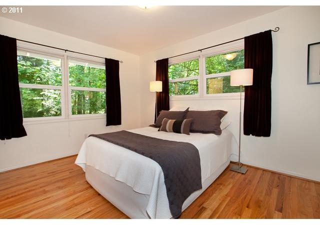 2136 Southwest Boundary Street Portland, OR 97239 - Photo 7 of 14 Gallery Image 7