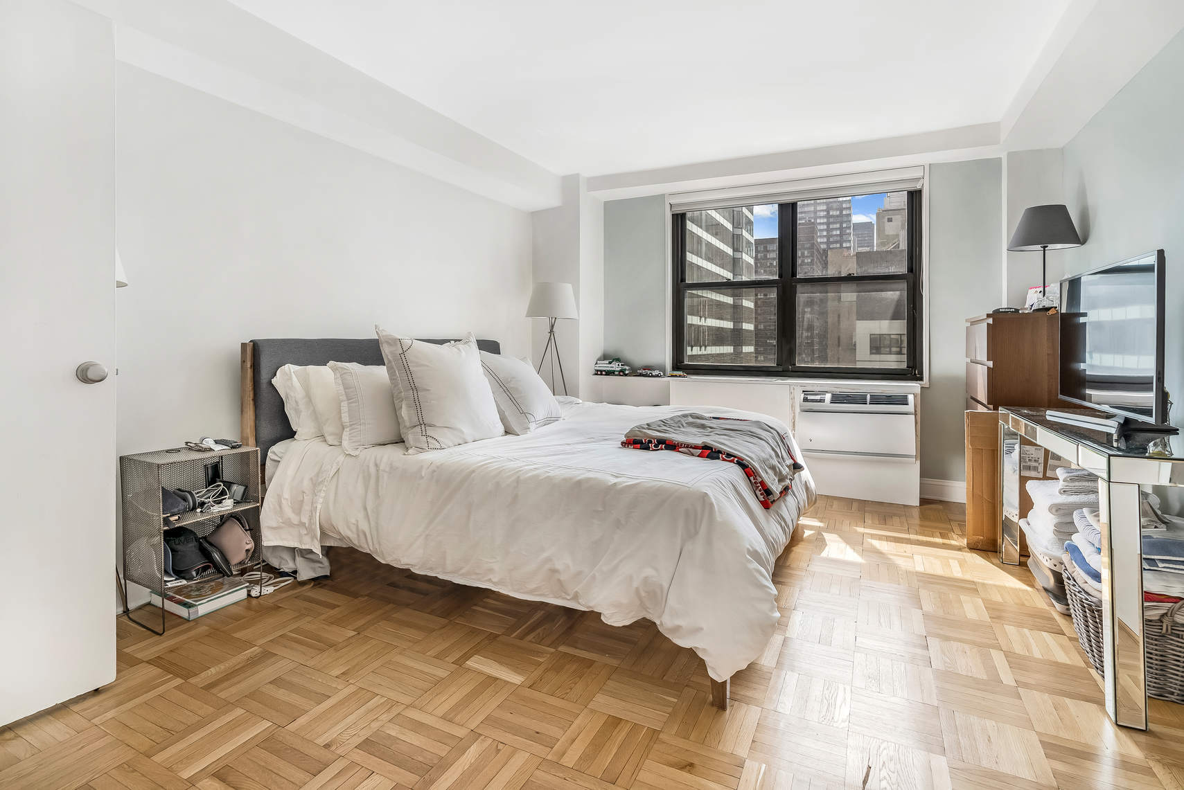 235 East 57th Street, Unit 17C Manhattan, NY 10022 - Photo 6 of 8