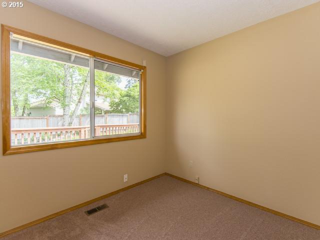 4045 Southeast Hillyard Road Gresham, OR 97080 - Photo 9 of 14 Gallery Image 9