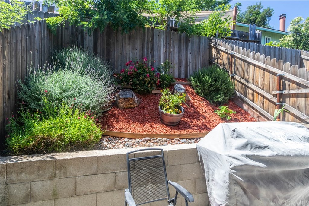 628 4th Street Paso Robles, CA 93446 - Photo 17 of 22 Easy to maintain the private backyard patio area