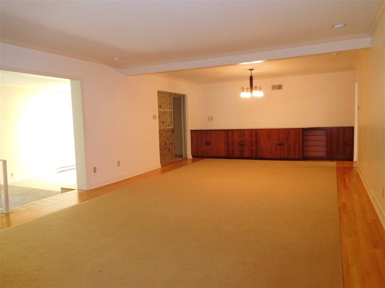 345 North Perkins Road Memphis, TN 38117 - Photo 3 of 20 living room/dining combo. 31 ft long.