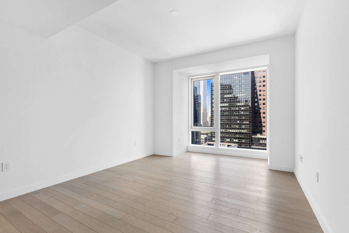 138 East 50th Street, Unit 27B Manhattan, NY 10022 - Photo 2 of 9