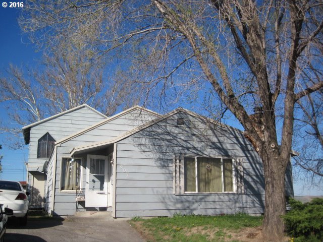 807 Southwest 10th Street Pendleton, OR 97801 - Photo 1 of 16