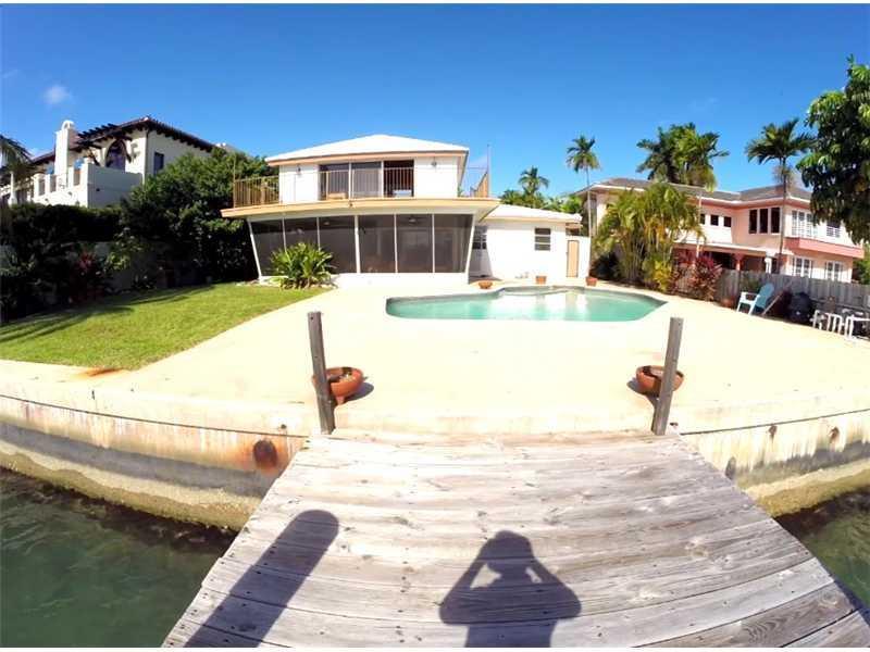 1870 Daytonia Road Miami Beach, FL 33141 - Photo 4 of 26 Gallery Image 4