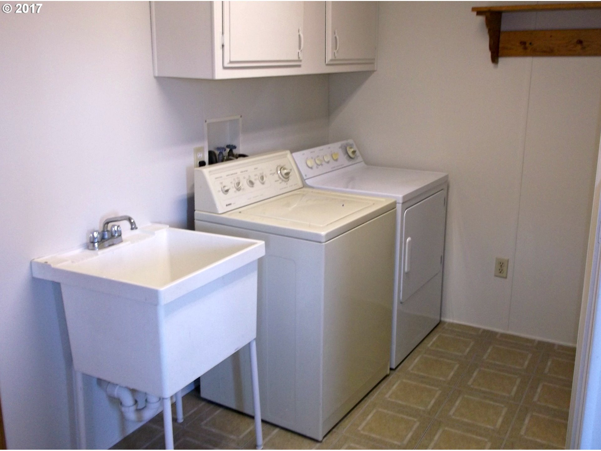 1465 Elgarose Road Roseburg, OR 97471 - Photo 9 of 32 Gallery Image 9