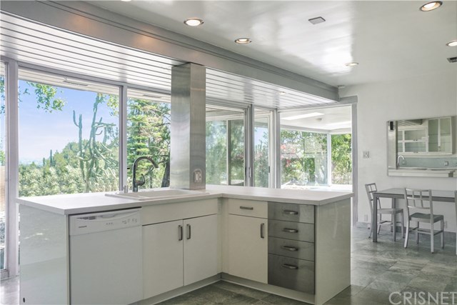 12445 Viewcrest Road Studio City, CA 91604 - Photo 5 of 28