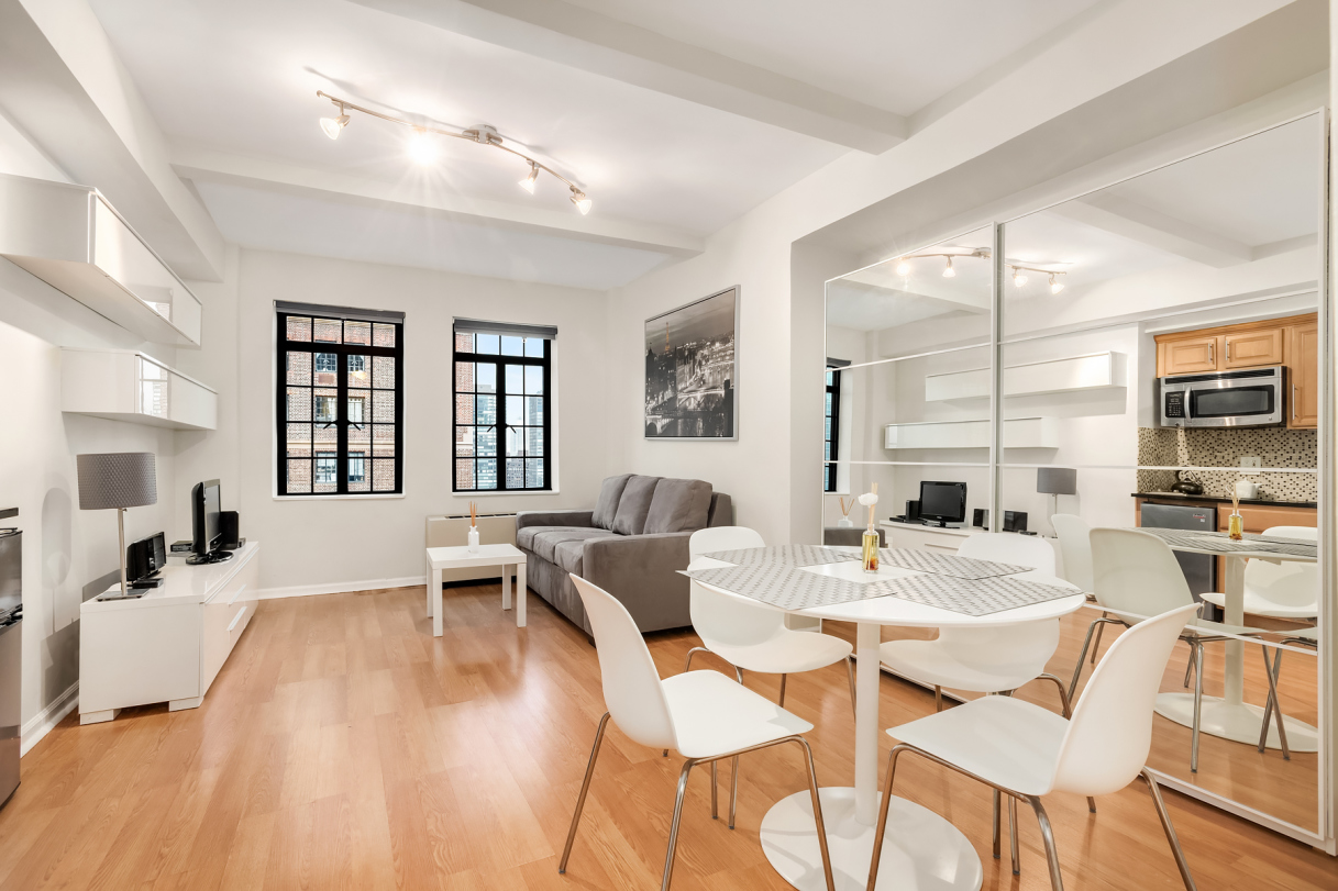 25 Tudor City Place, Unit 1802 Manhattan, NY 10017 - Photo 2 of 7