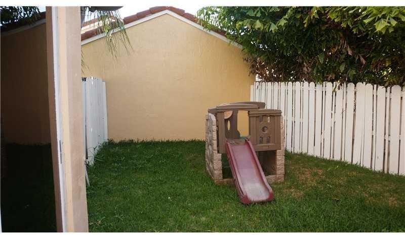 Silver Lakes Pembroke Pines, FL 33029 - Photo 18 of 19