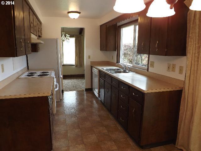 21485 Southwest Rock Road Beaverton, OR 97003 - Photo 10 of 15 Gallery Image 10