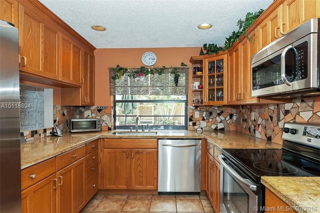 134 Greens Road Hollywood, FL 33021 - Photo 6 of 28 Gallery Image 6