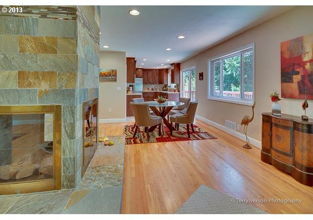 4933 Southwest 18th Place Portland, OR 97239 - Photo 5 of 16