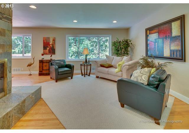 4933 Southwest 18th Place Portland, OR 97239 - Photo 4 of 16