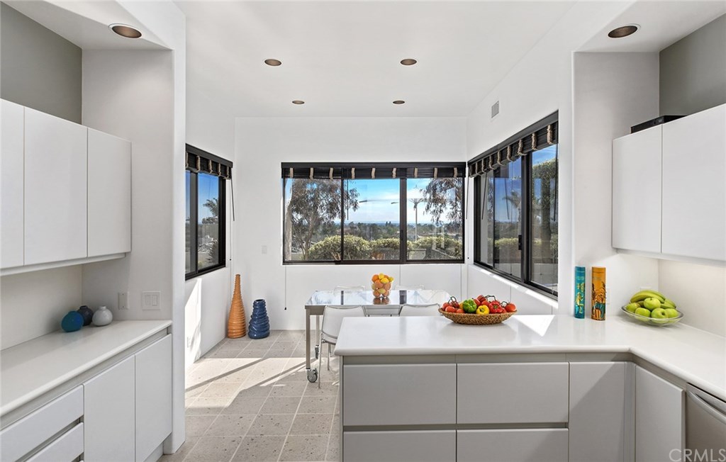 27 Gavina Dana Point, CA 92629 - Photo 9 of 55