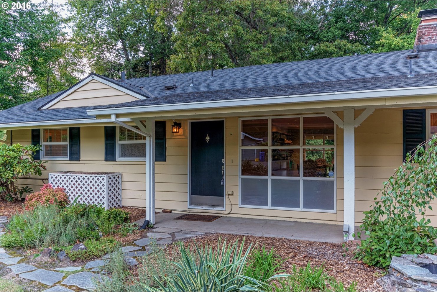 6339 Southwest Peyton Road Portland, OR 97219 - Photo 4 of 32 Gallery Image 4