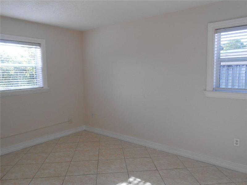 4315 Southwest 97th Court Miami, FL 33165 - Photo 12 of 13