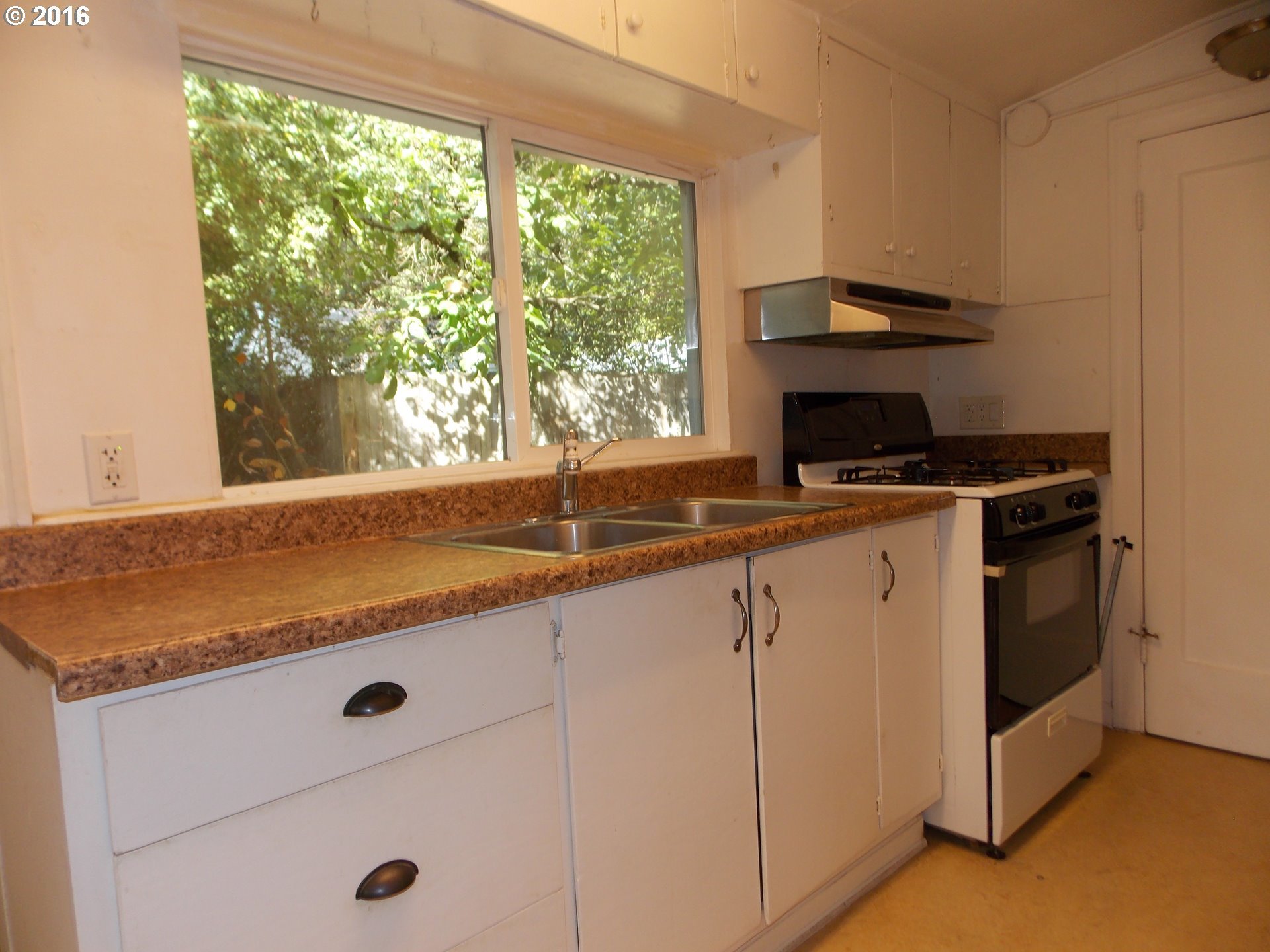 5323 Southwest Taylors Ferry Road Portland, OR 97219 - Photo 7 of 17 Gallery Image 7