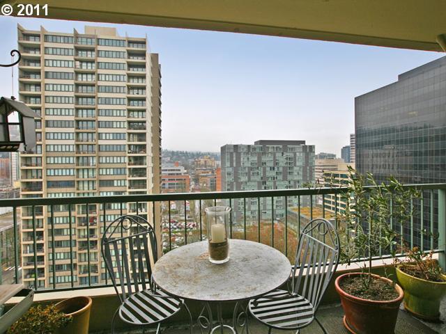 111 Southwest Harrison Street, Unit 17D Portland, OR 97201 - Photo 8 of 16