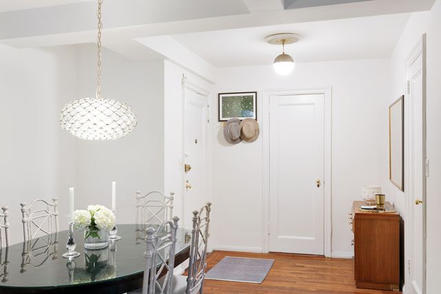 $1,375,000 | 220 East 73rd Street, Unit 2B | Lenox Hill