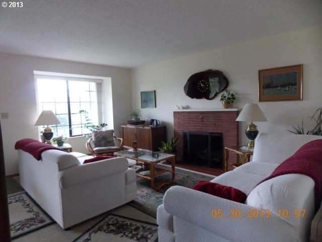 1378 Thompson Road Woodburn, OR 97071 - Photo 2 of 16 Gallery Image 2