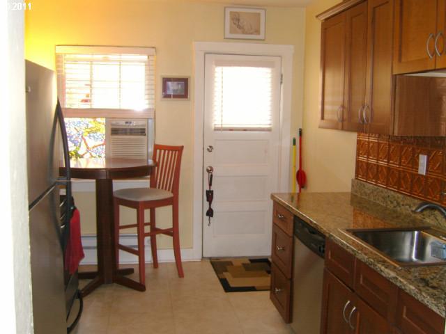 2643 Northwest Raleigh Street, Unit 36 Portland, OR 97210 - Photo 8 of 15 Gallery Image 8