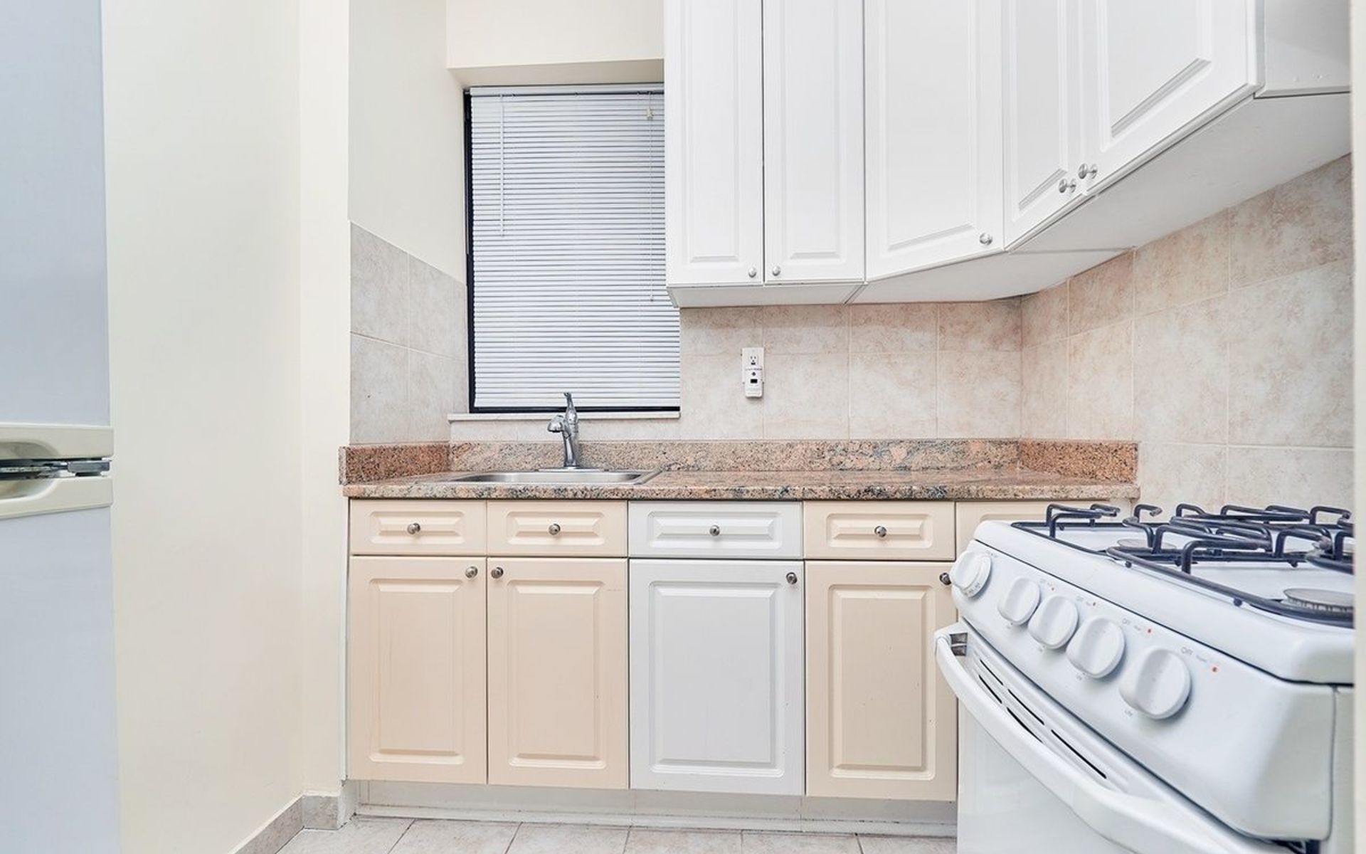 270 East 78th Street, Unit 12 Manhattan, NY 10075 - Photo 2 of 6