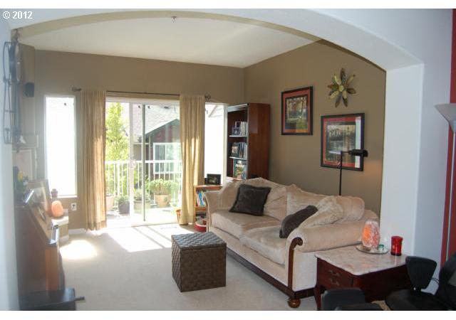 15290 Southwest Sparrow Loop Beaverton, OR 97007 - Photo 4 of 11 Gallery Image 4
