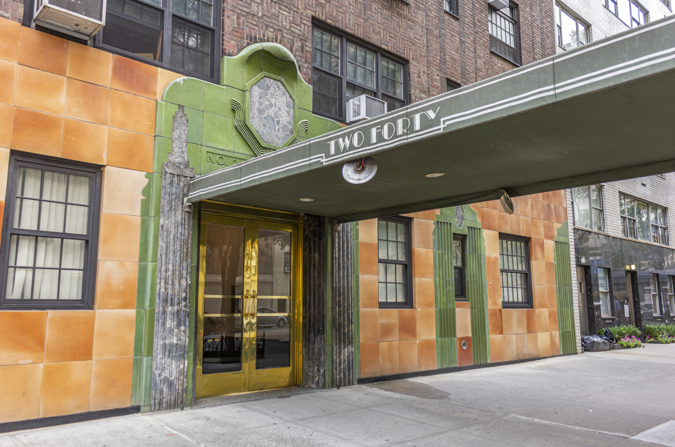 240 E 79th St, Manhattan, NY 10075 - Photo 2 of 7