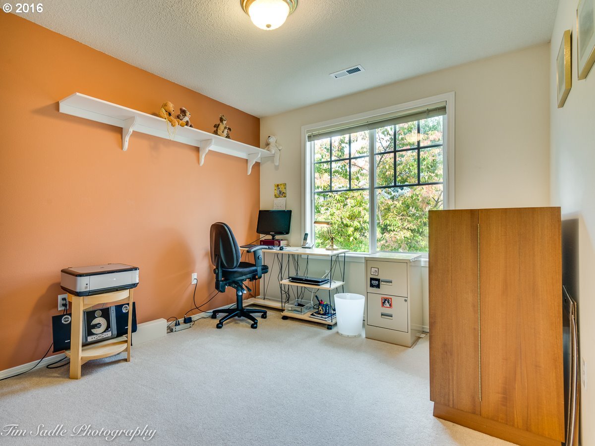 4402 Southwest Palatine Street Portland, OR 97219 - Photo 9 of 22