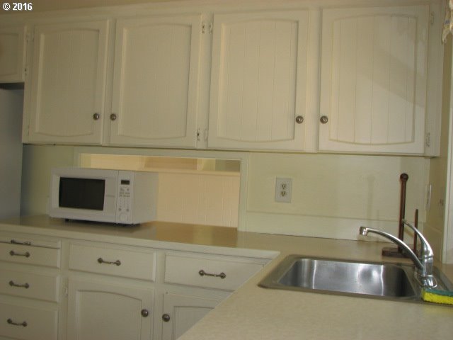 19965 Southwest Neugebauer Road Hillsboro, OR 97123 - Photo 30 of 32 Gallery Image 30