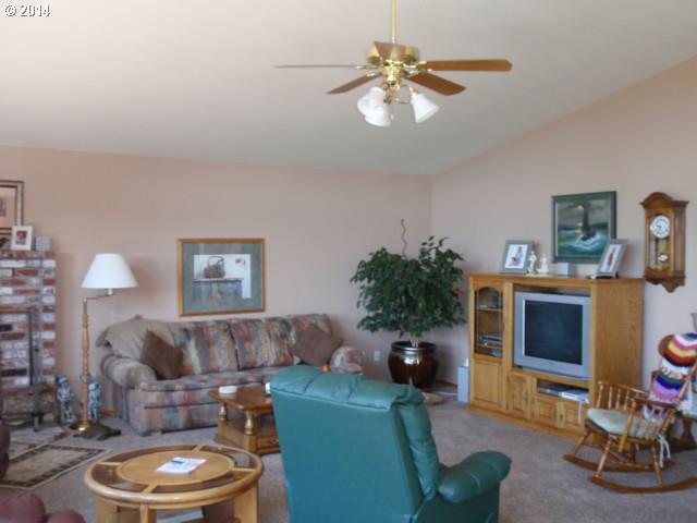 16704 Thompson Road Brookings, OR 97415 - Photo 5 of 16 Gallery Image 5