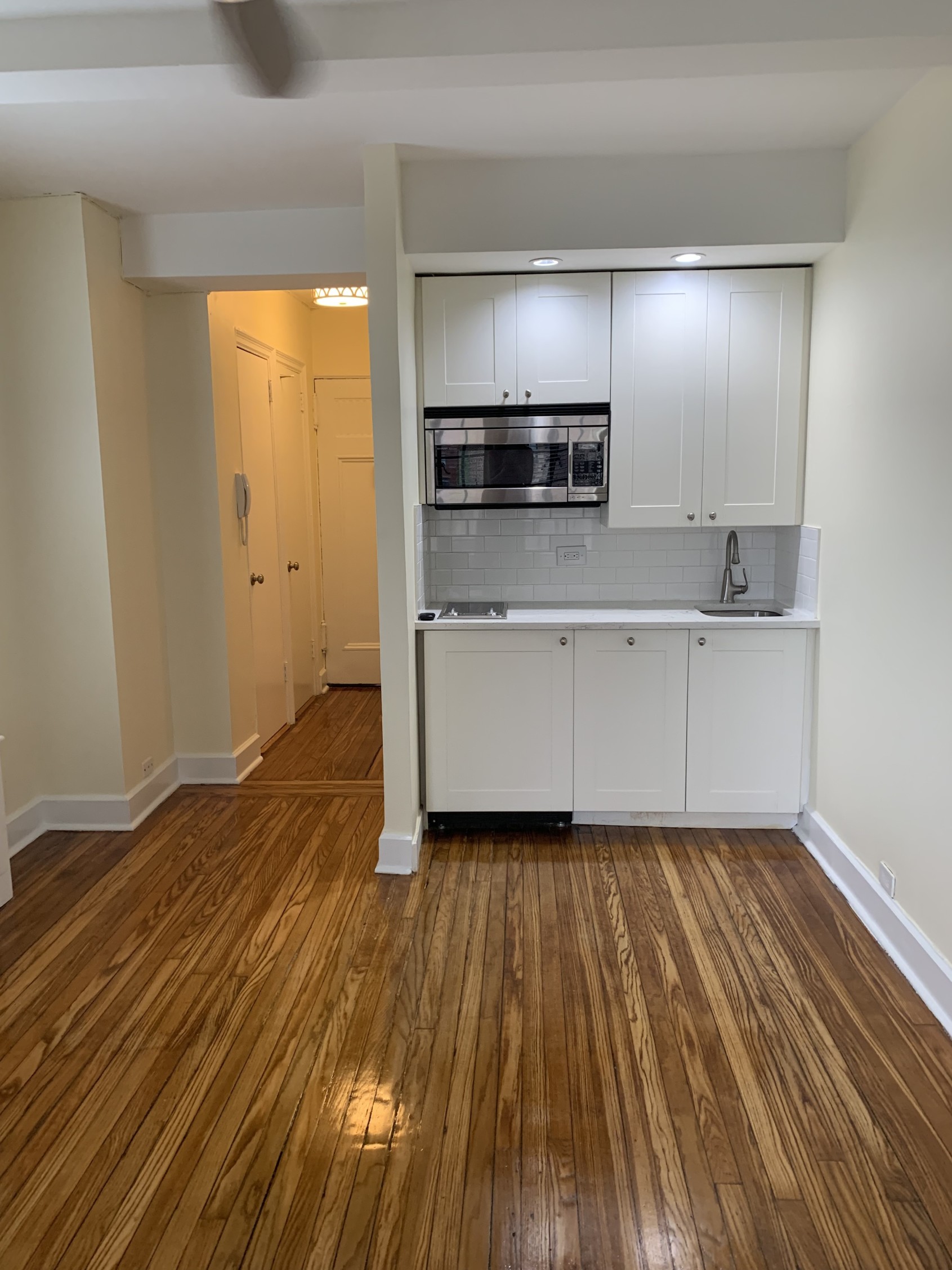 25 Tudor City Place, Unit 301 Manhattan, NY 10017 - Photo 3 of 7