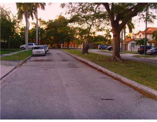 28 Southwest 23rd Road Miami, FL 33129 - Photo 4 of 10