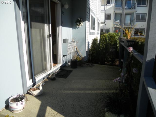 950 Evergreen Road, Unit 102 Woodburn, OR 97071 - Photo 2 of 3