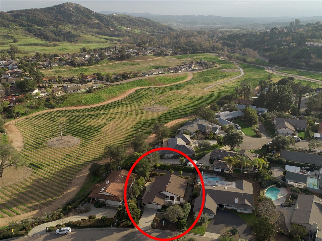 2825 Oaktree Way Fallbrook, CA 92028 - Photo 3 of 25 Gallery Image 3