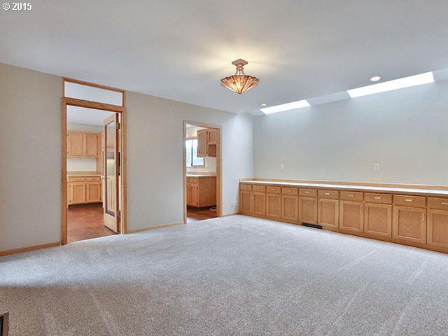 516 Southwest Colony Drive Portland, OR 97219 - Photo 3 of 16 Gallery Image 3
