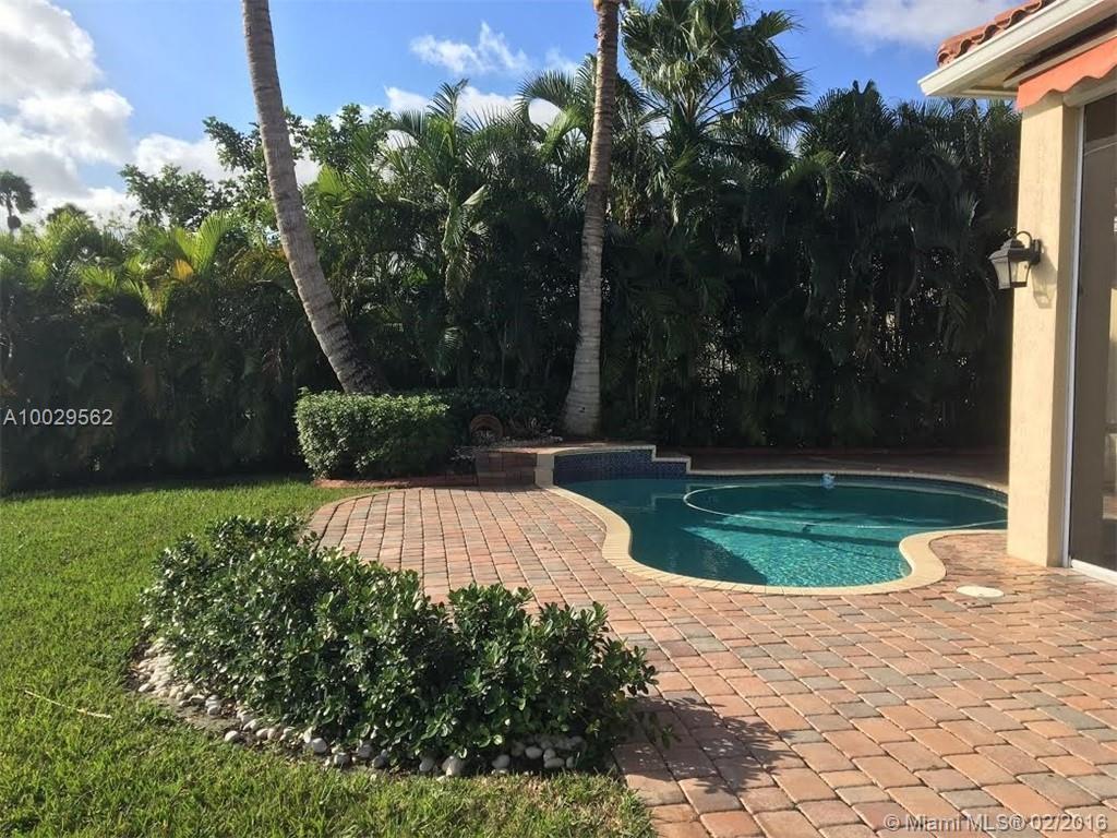 Encantada Pembroke Pines, FL 33029 - Photo 27 of 33