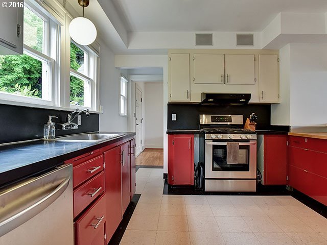 4322 Southwest Hamilton Terrace Portland, OR 97239 - Photo 7 of 32 Gallery Image 7