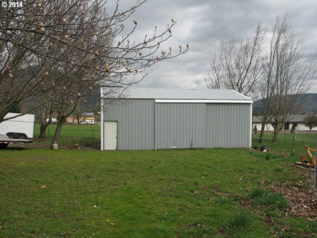 681 Country Club Road Hood River, OR 97031 - Photo 13 of 16 Gallery Image 13