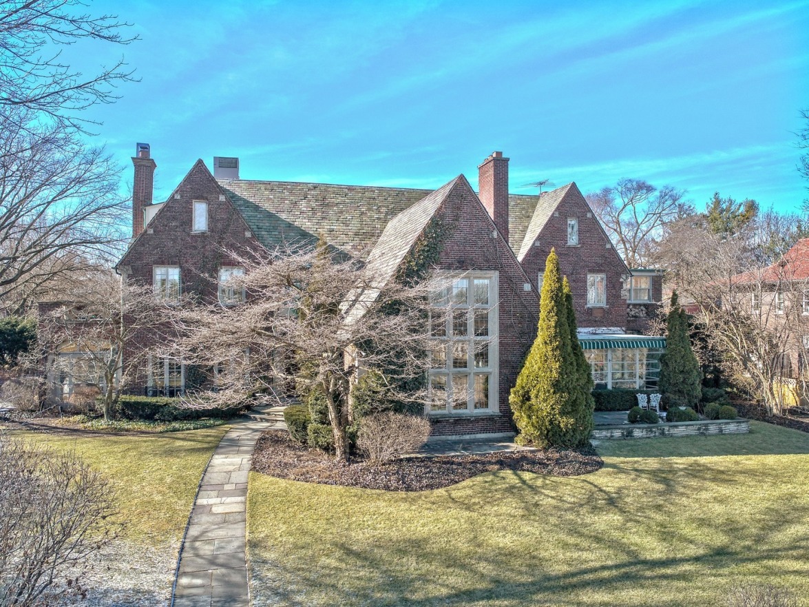 900 Edgemere Court, Evanston, IL 60202 Compass