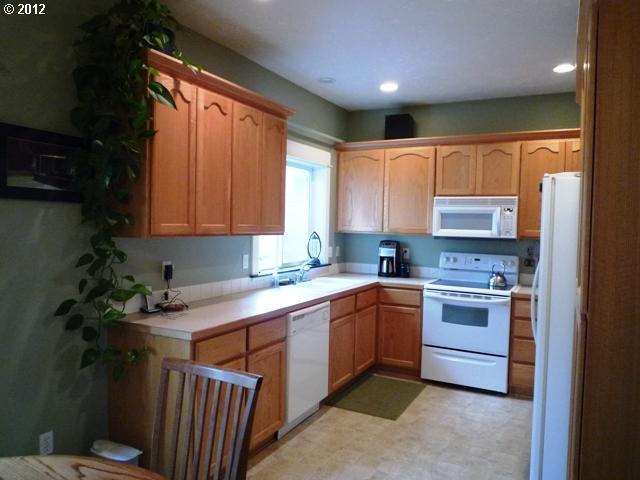 1296 Southeast Stapleton Loop Gresham, OR 97080 - Photo 10 of 16 Gallery Image 10
