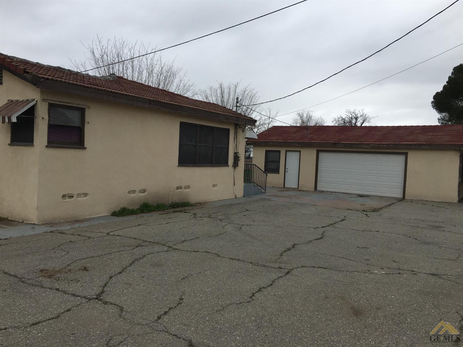 396 West 3rd Street Buttonwillow, CA 93206 - Photo 2 of 6
