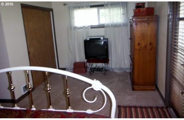444 Tipton Road Roseburg, OR 97471 - Photo 15 of 31 Gallery Image 15