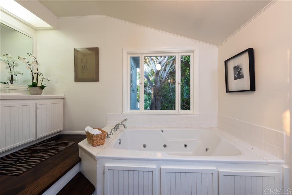 347 Dunemere Drive La Jolla, CA 92037 - Photo 13 of 25