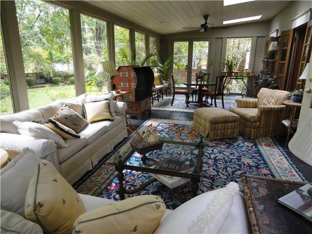 5517 South Angela Road Memphis, TN 38120 - Photo 6 of 12 33-foot sun room affords beautiful views of backyard.
