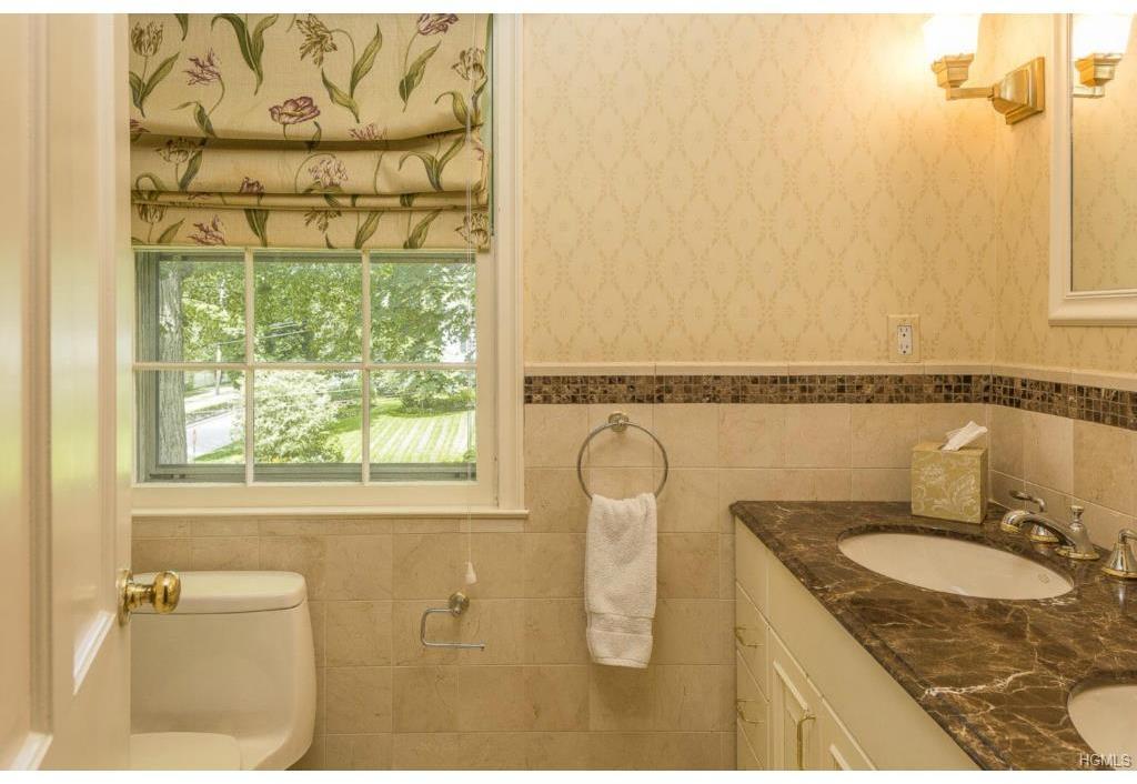 2 Hemlock Road Bronxville, NY 10708 - Photo 23 of 27