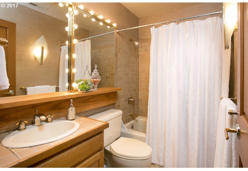 5403 Southwest View Point Terrace, Unit 201 Portland, OR 97239 - Photo 22 of 23