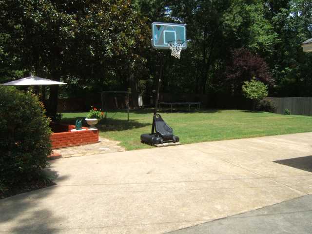 4523 Fair Meadow Road Memphis, TN 38117 - Photo 9 of 9 Kid-friendly back yard - ready for basketball ?