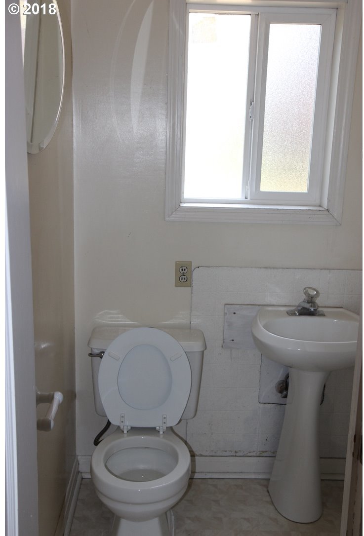 1420 Oakway Road Eugene, OR 97401 - Photo 10 of 25 Gallery Image 10