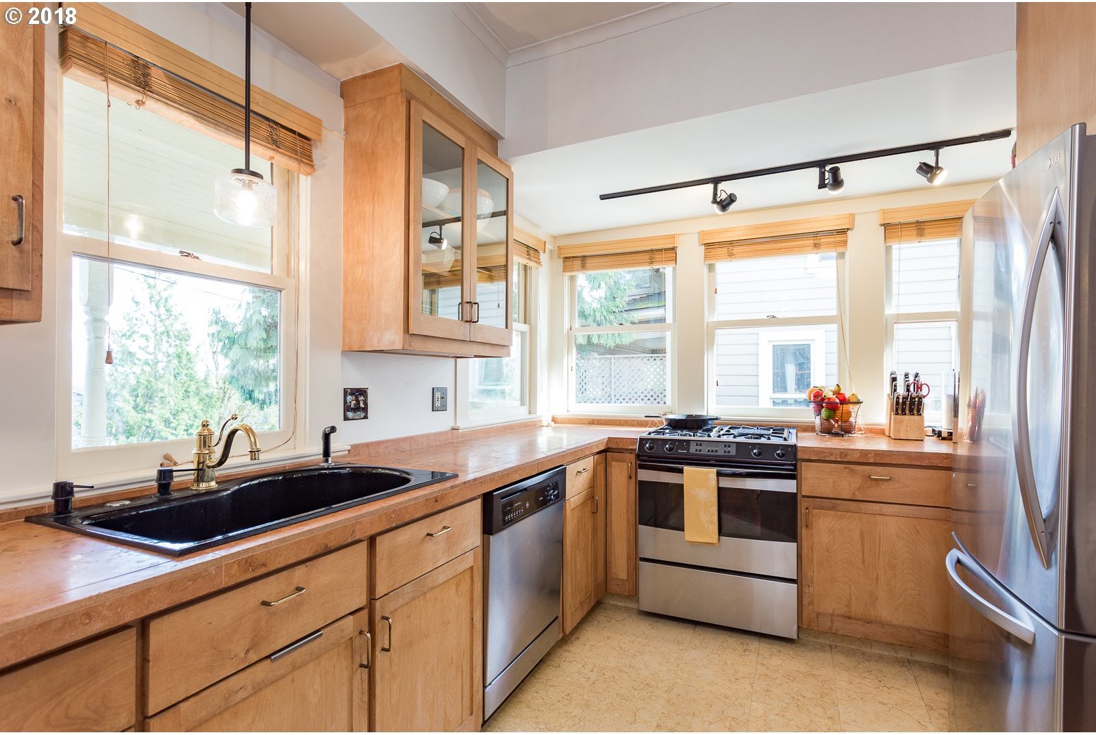 5121 Southwest View Point Terrace Portland, OR 97239 - Photo 13 of 32