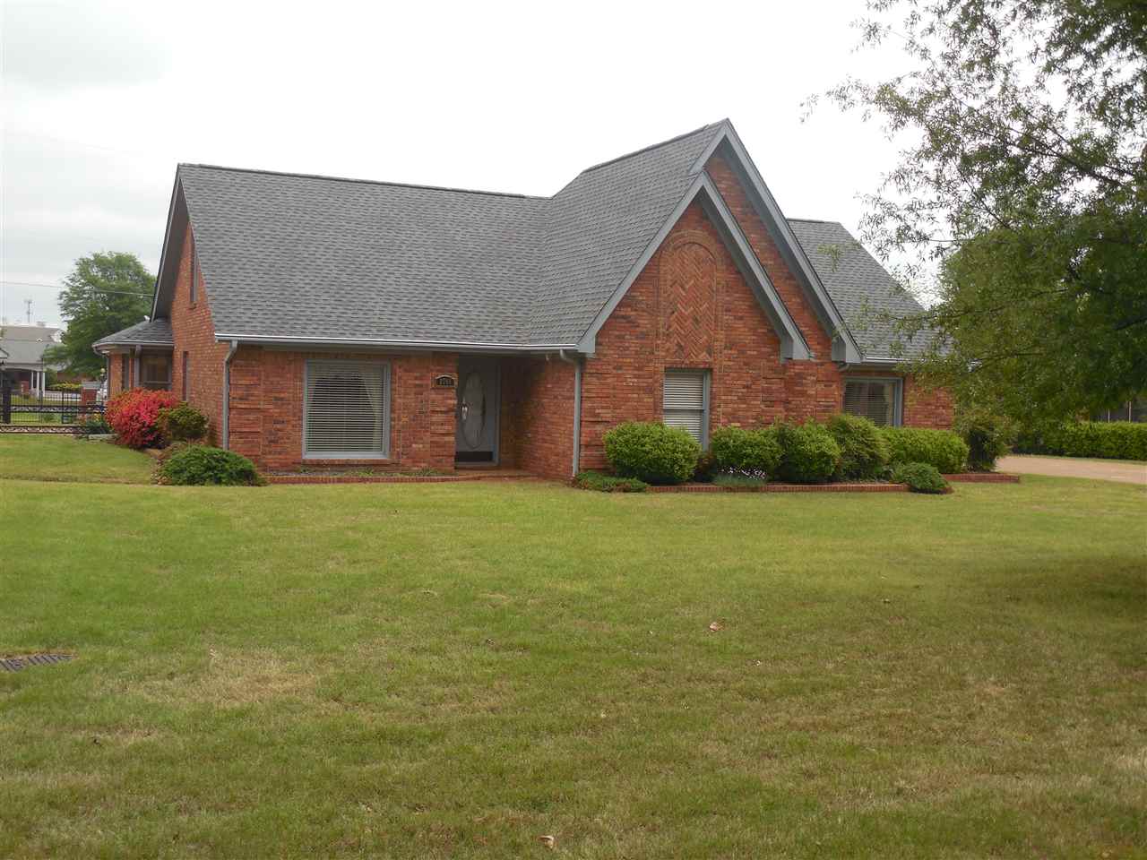 2786 Charles Bryan Road Bartlett, TN 38134 - Photo 1 of 21 4 Bedroom brick traditional located near St. Ann Bartlett School and Ave Maria Home.